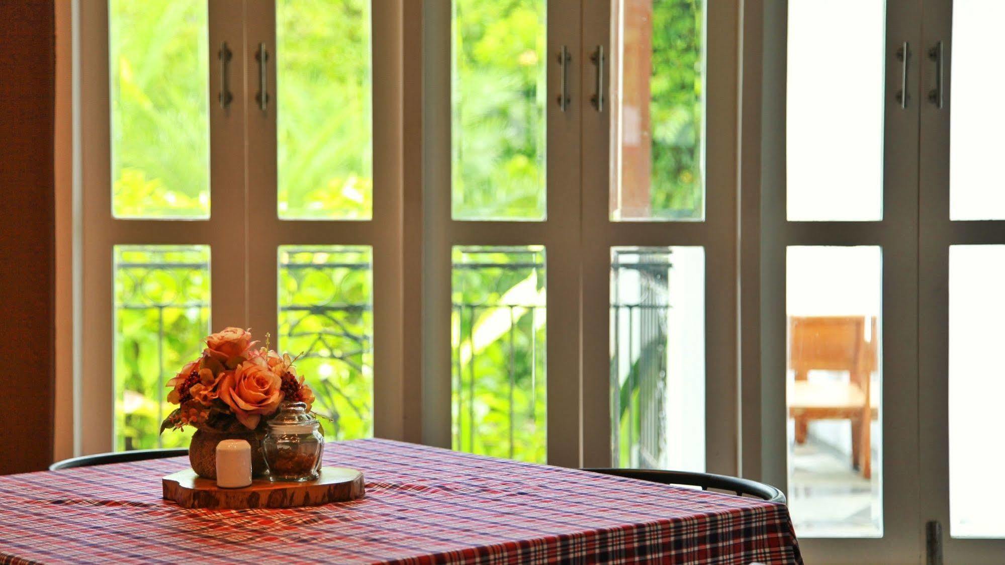 Monkey House Hotel Chiang Mai Buitenkant foto
